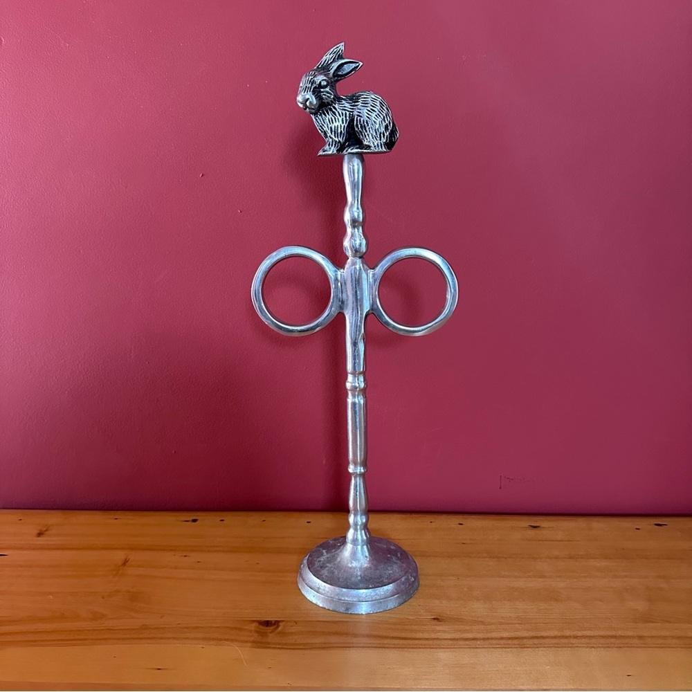 🐇Adorable metal rabbit towel holder